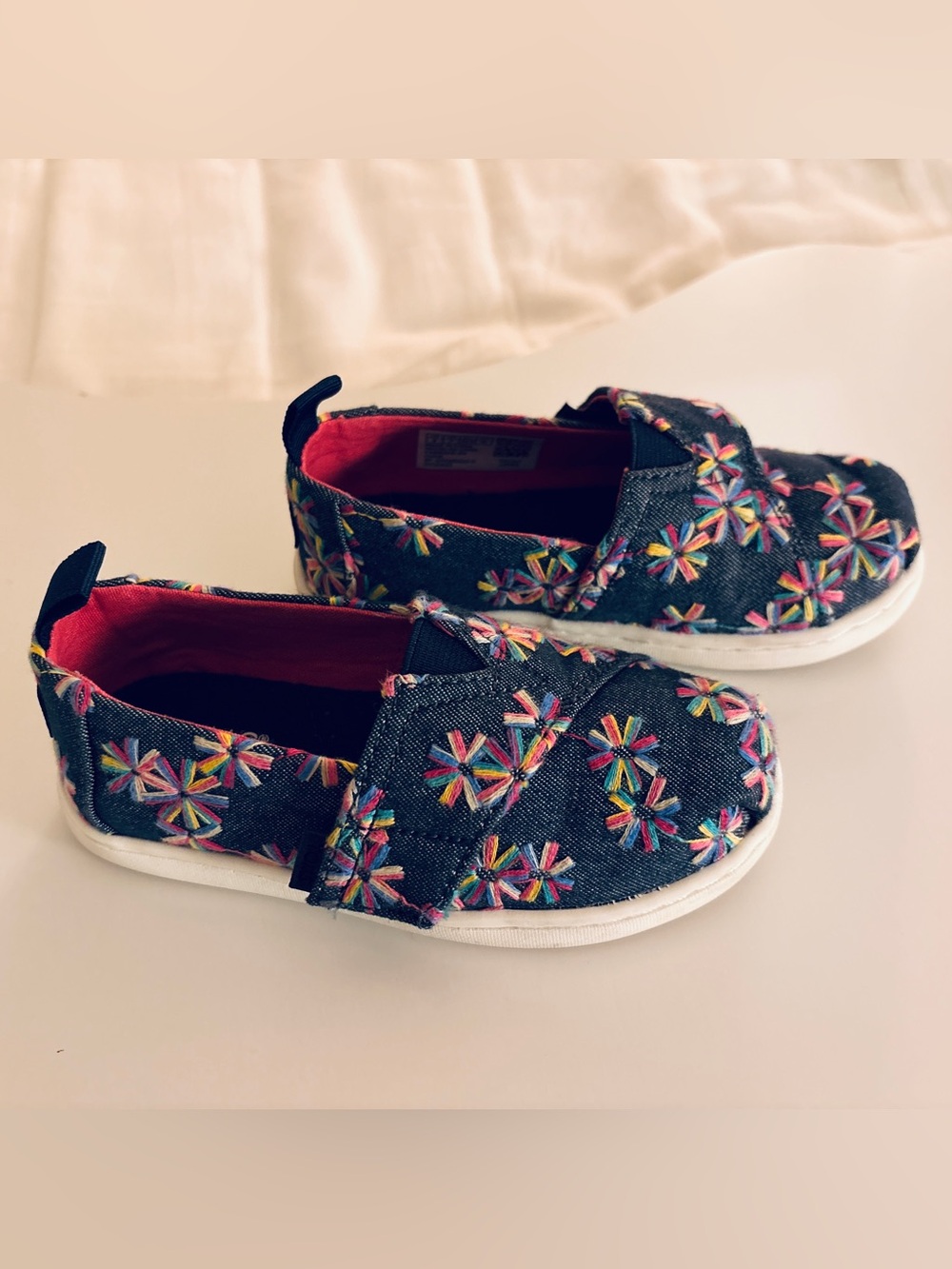 EUC Toms Girls Navy Alpargata Slip On Espadrille Loafer Flat, Size 8